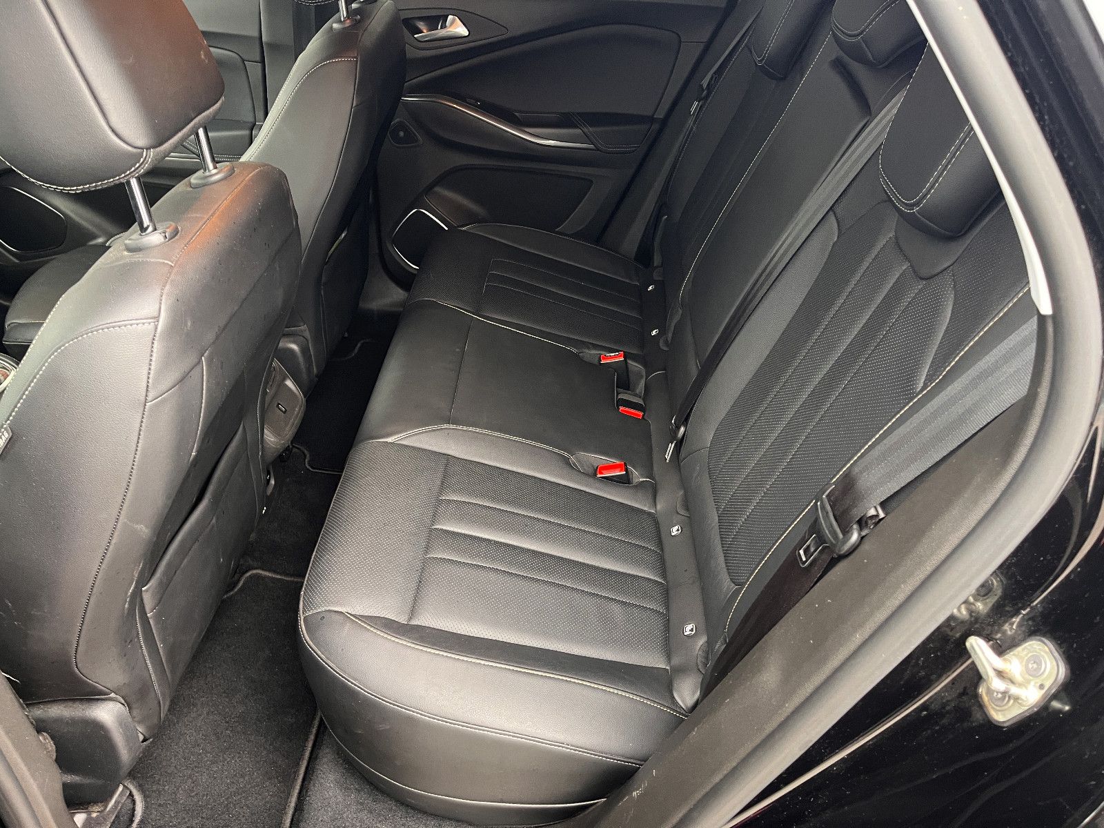 Fahrzeugabbildung Opel Grandland (X) Ultimate 1.6 Hybrid