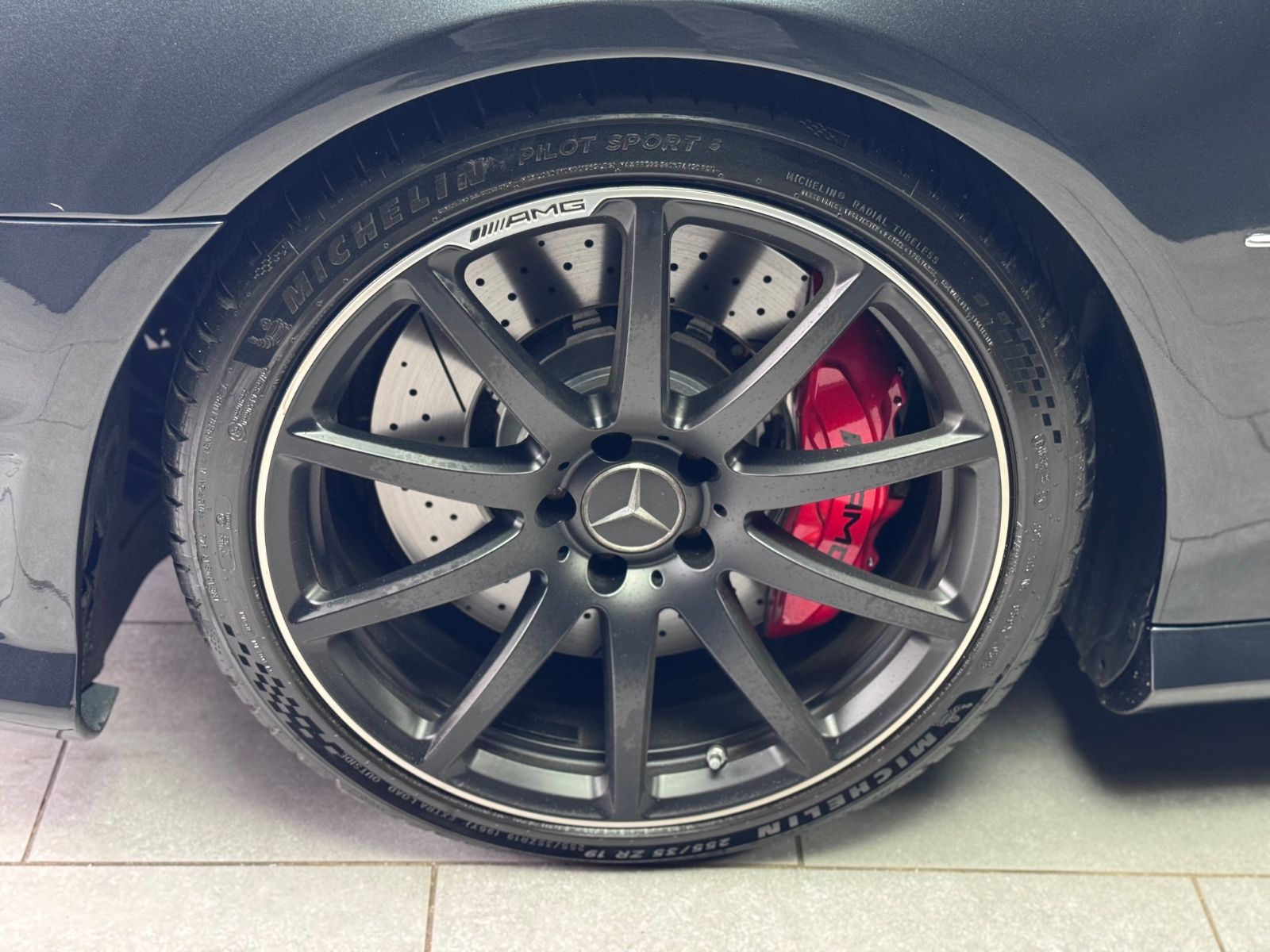 Fahrzeugabbildung Mercedes-Benz SL 63 AMG|PERFORMANCE PACKAGE|MASSAGE|H/K|VOLL