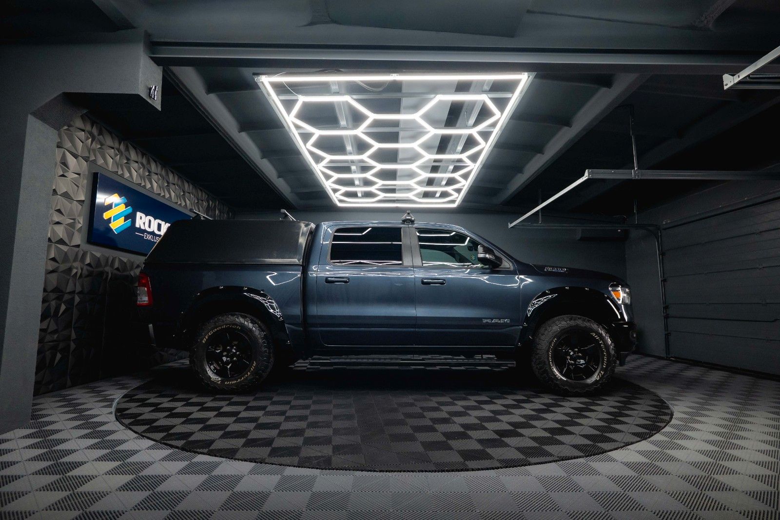 Fahrzeugabbildung Dodge RAM 5.7 V8 HEMI 4x4 Offroad Night  LPG Hardtop