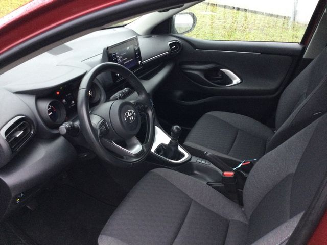 Yaris 1.5 Club KLIMA SHZ KAMERA ACC STANDHZ LED