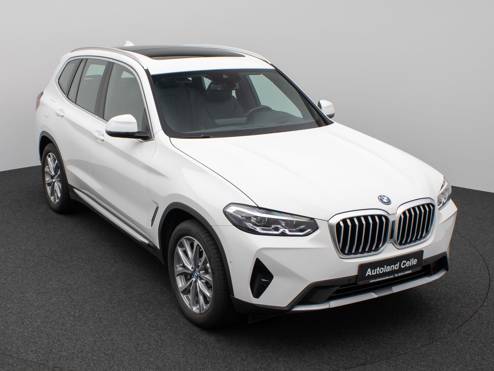 Fahrzeugabbildung BMW X3 xD30e  Panorama Kamera HUD DAB H/K AHK Sport
