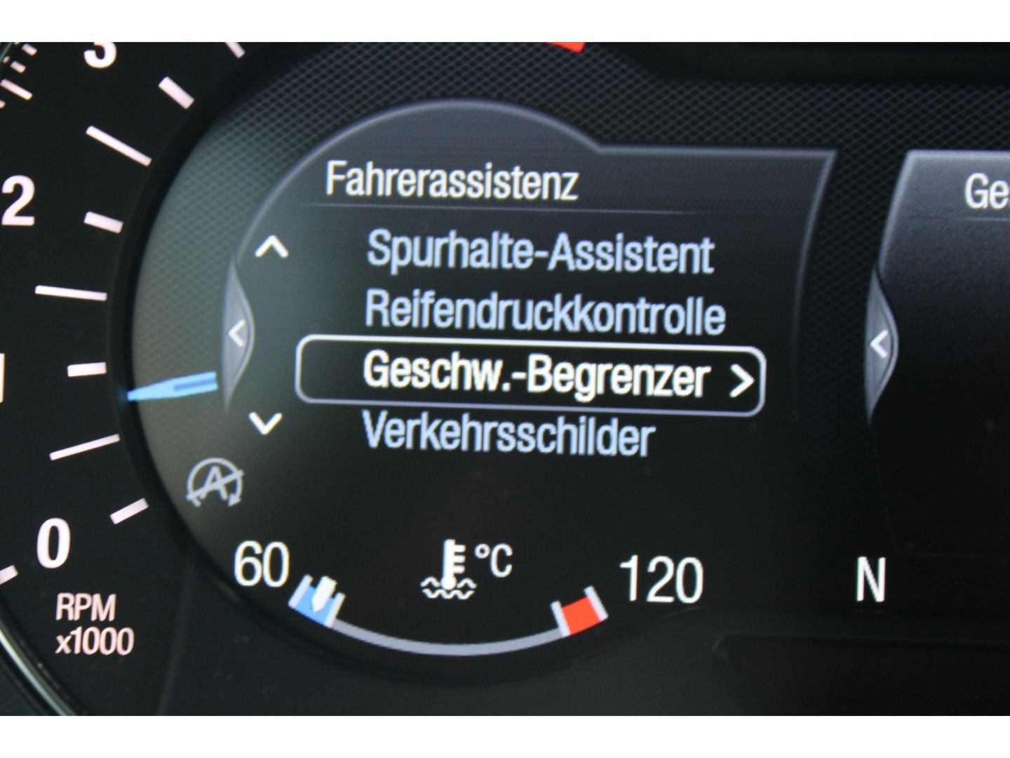Fahrzeugabbildung Ford Galaxy Titanium 7 Sitze AHK Navi Pano GRA GJR PD