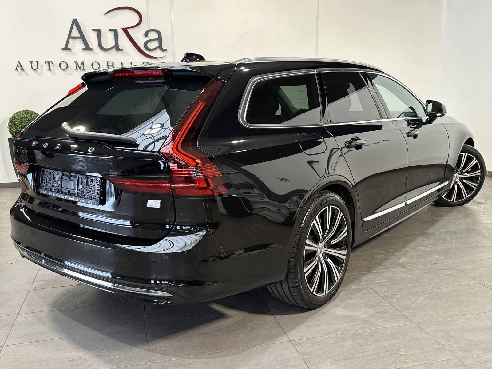 Fahrzeugabbildung Volvo V90 T6 AWD Plus Bright NAV+LED+360°+H&K+PANO+VC
