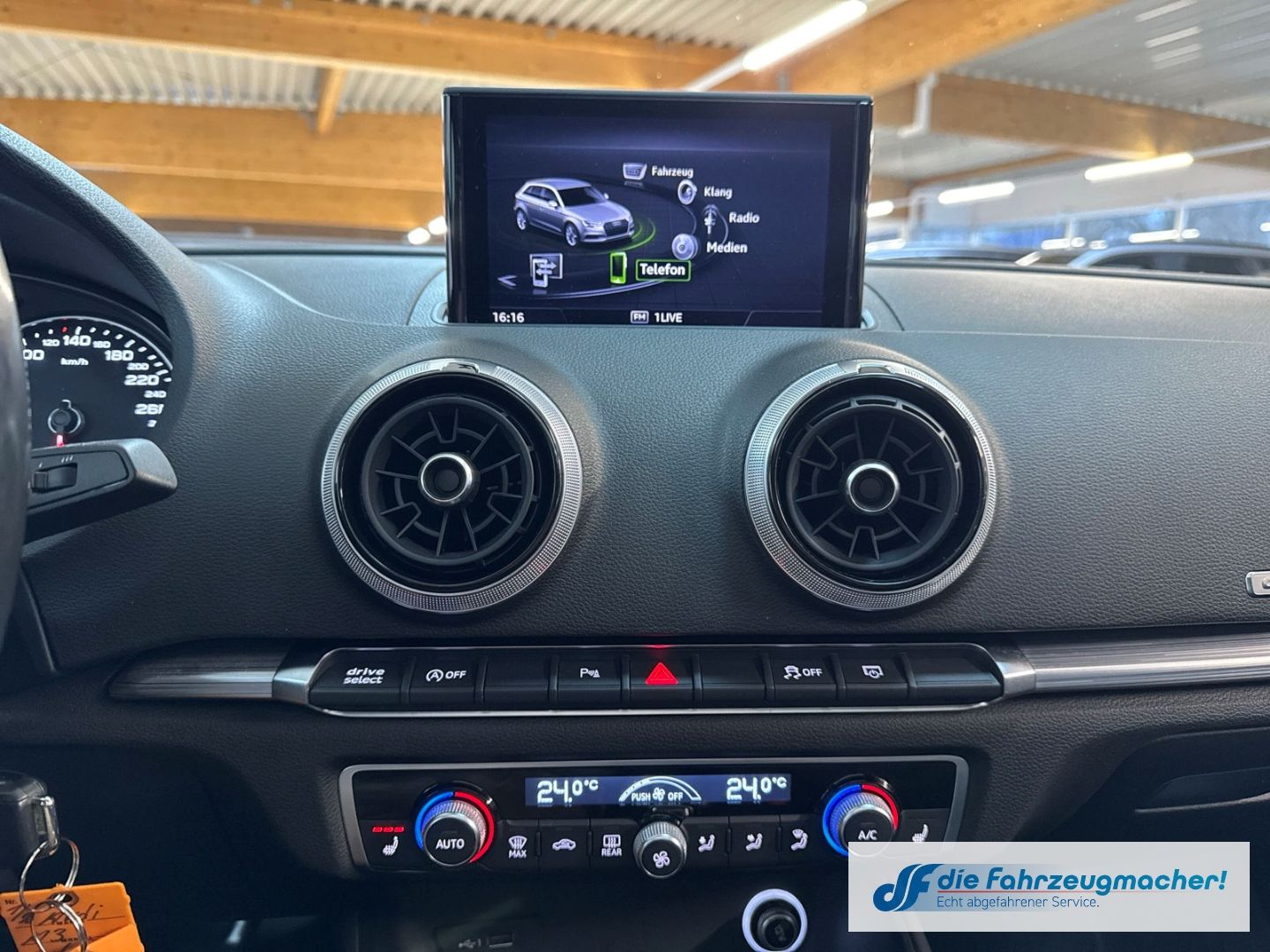 Fahrzeugabbildung Audi A3 Sportback quattro sport El. Panodach Leder LE