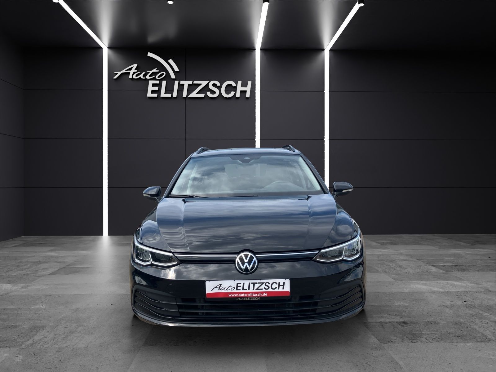 Fahrzeugabbildung Volkswagen Golf VIII Variant TDI Life LED Navi ACC AHK SHZ