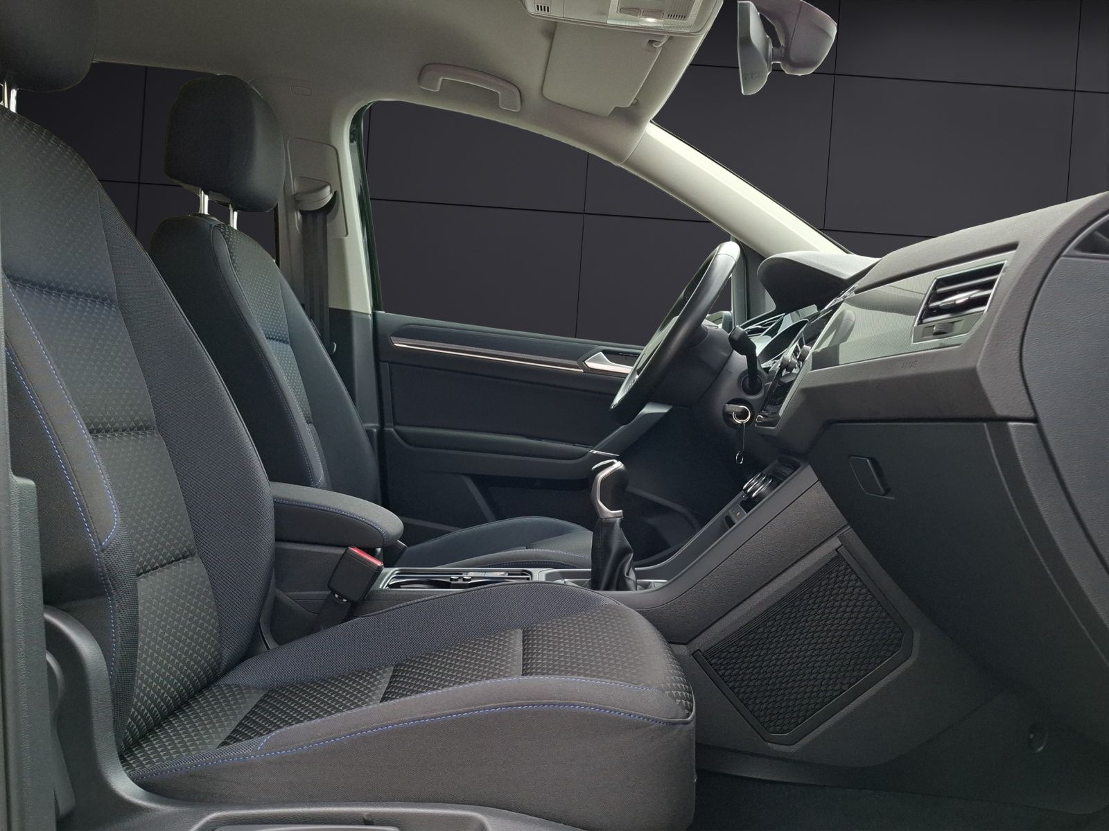 Fahrzeugabbildung Volkswagen Touran TSI United Standhzg 7-Si LED Navi ACC RFK