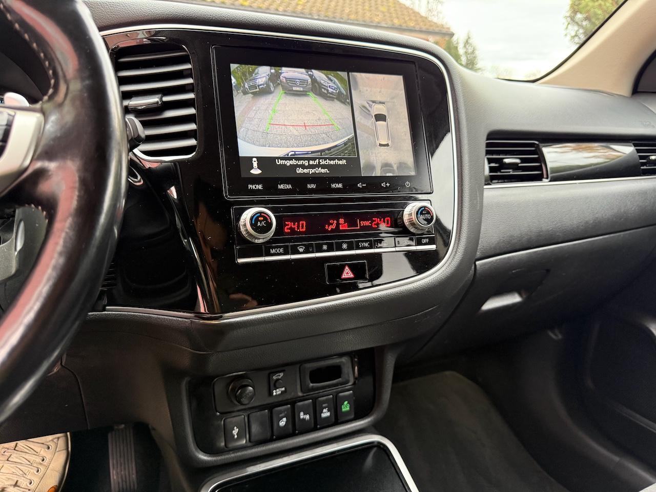Mitsubishi Outlander 2.4 PHEV 4WD Plus *Leder*Navi*360°Kame