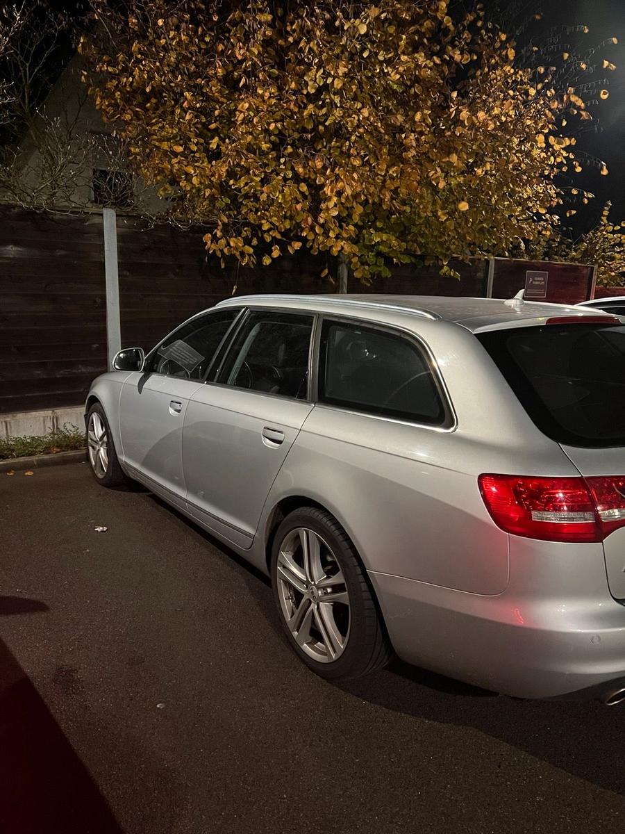 Audi A6 2010 — interior