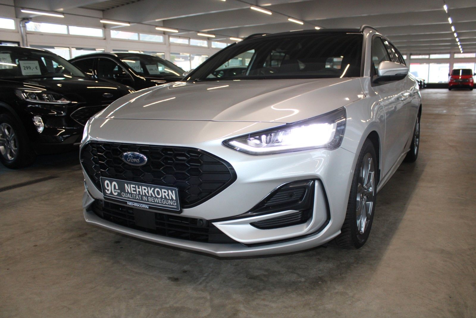 Fahrzeugabbildung Ford Focus ST-Line X Aut. LED ACC Leder Pano HUD Wint