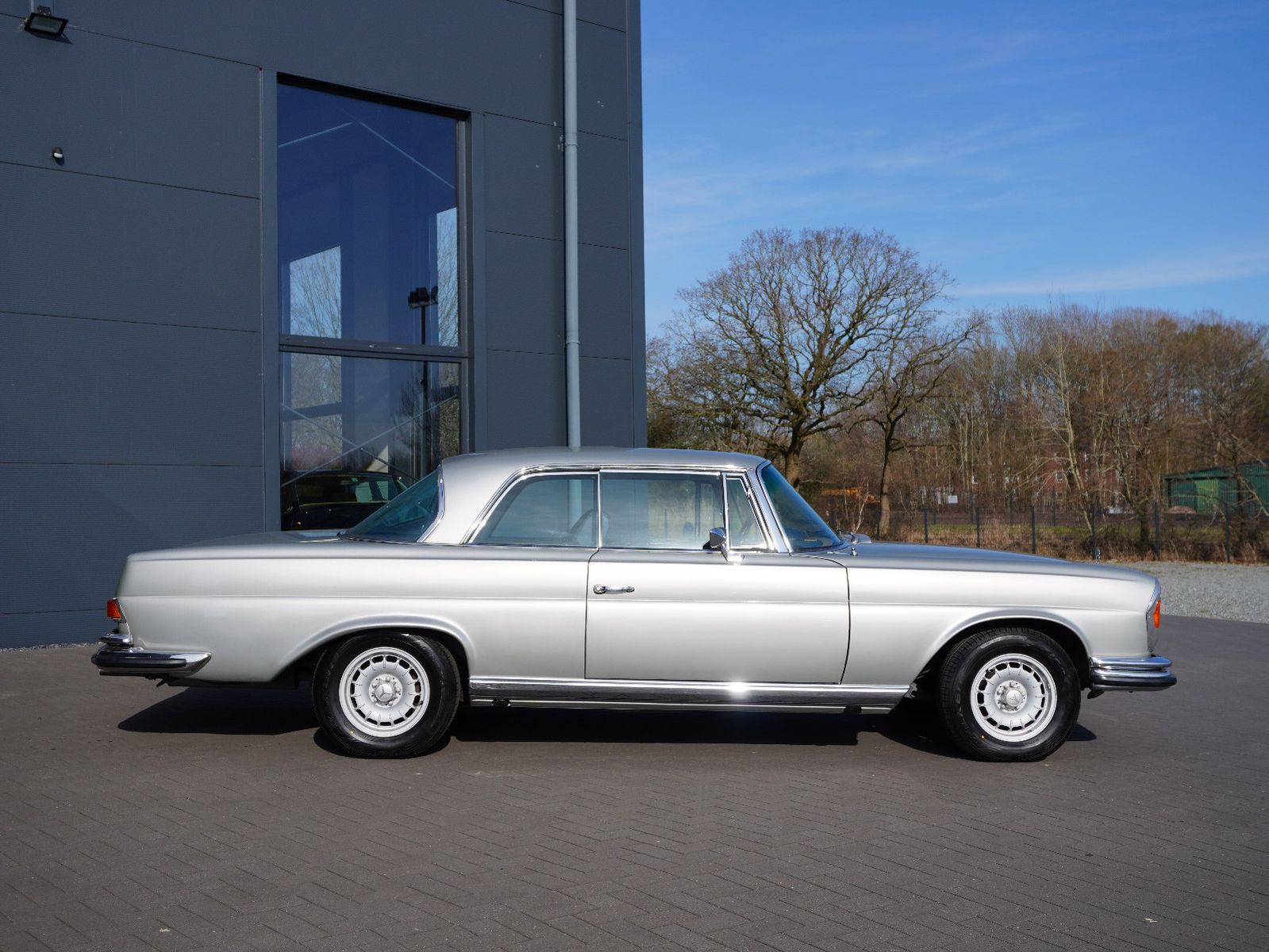 Fahrzeugabbildung Mercedes-Benz 280 SE 3,5 Coupe  W 111