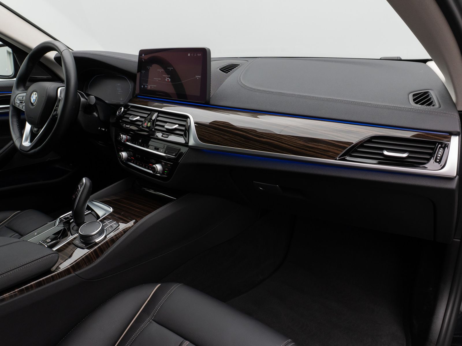 Fahrzeugabbildung BMW 520d Luxury Line Kamera DAB H/K DisplKey Alarm