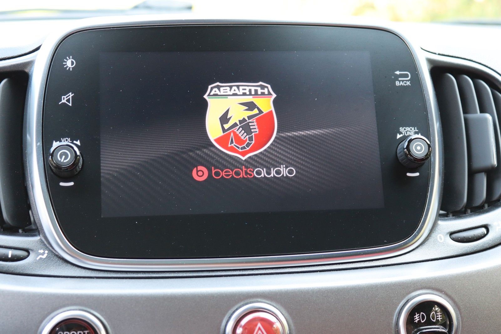 Fahrzeugabbildung Fiat 595 ABARTH LEDER PANO NAVI BEATS XENON PDC  1Hd