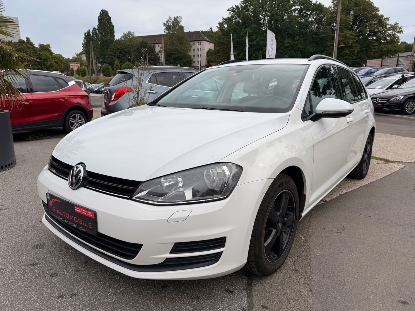 Volkswagen Golf - 1
