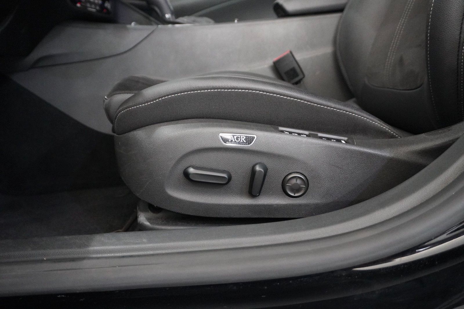 Fahrzeugabbildung Opel Insignia B ST 2.0D ULTIMATE NAVI/OPC/VIRT/SH/AHK