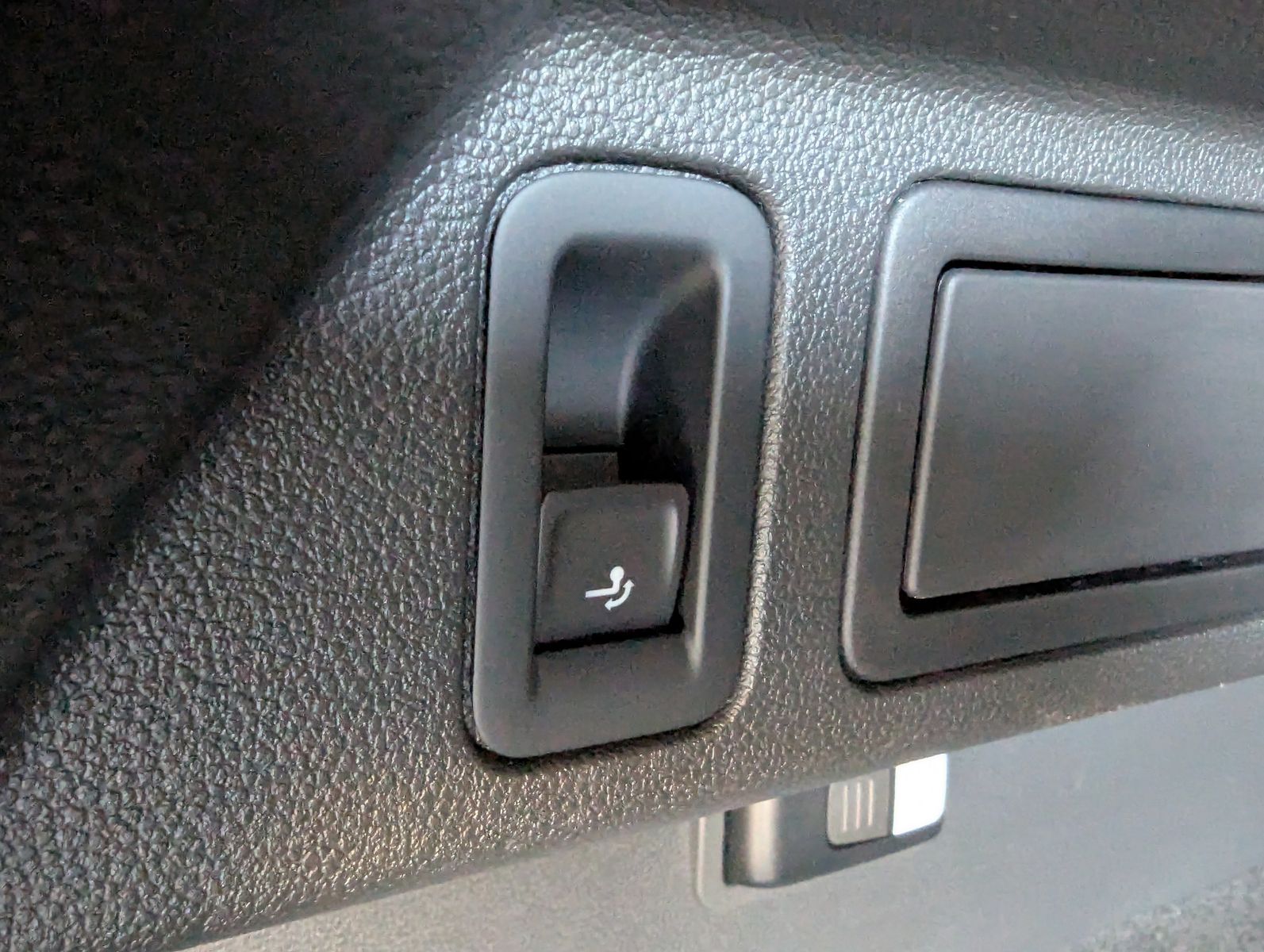 VW Tiguan 2.0 TDI DSG R-Line Matrix Pano HUD AHK 20 - Image 22