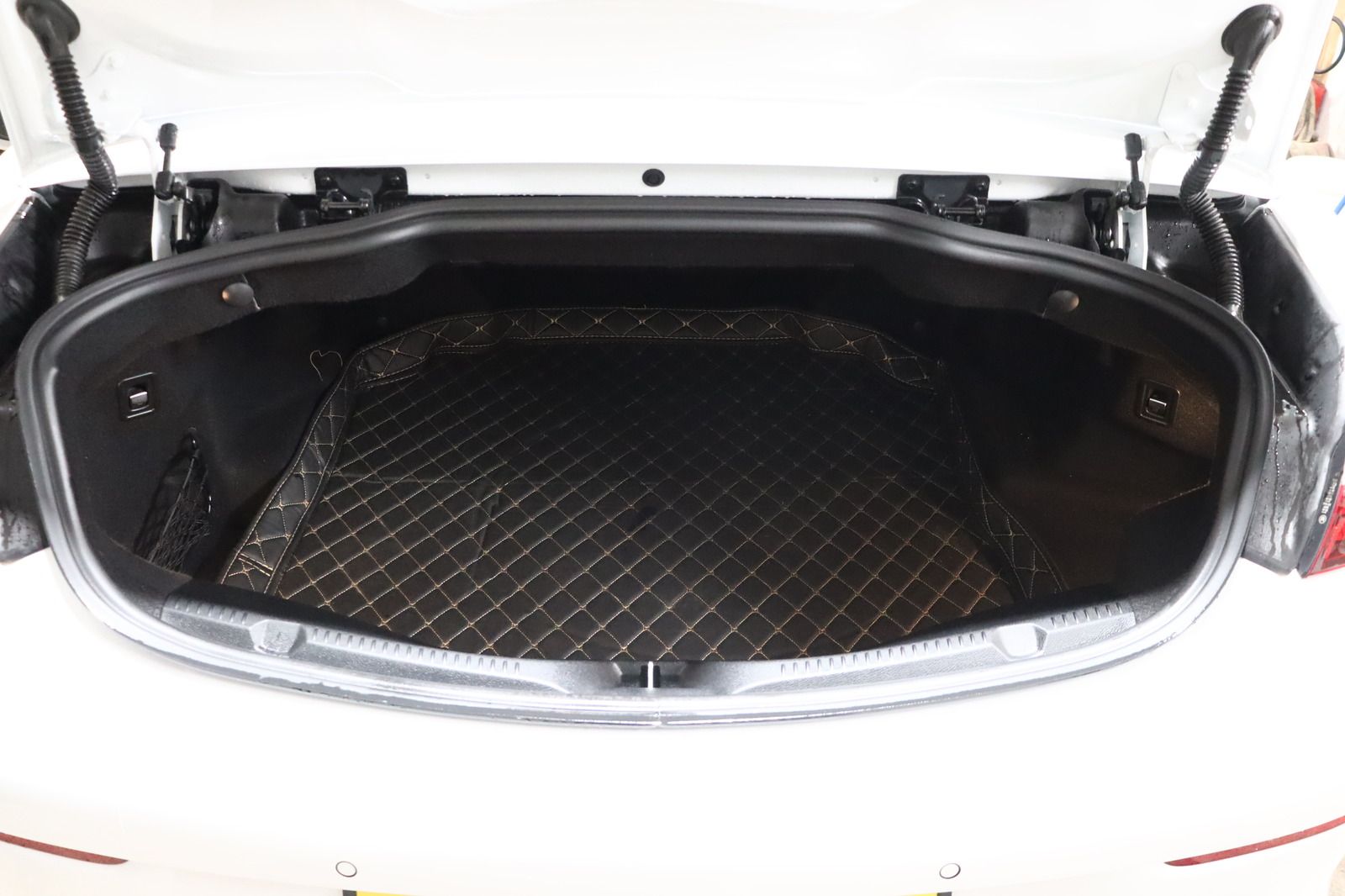 Fahrzeugabbildung Mercedes-Benz E 220 d Night Edition * Airscarf * LED *