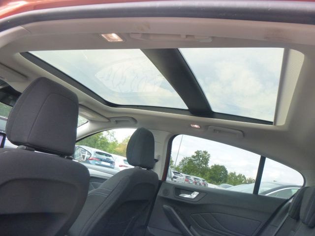 Fahrzeugabbildung Ford Focus ACTIVE 1,5 EcoB >AUT/Headup/NAV/LED/PAN<