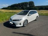 Toyota  Auris Touring Sports Hybrid 1.8 - weiße Toyota Auris Touring Sports