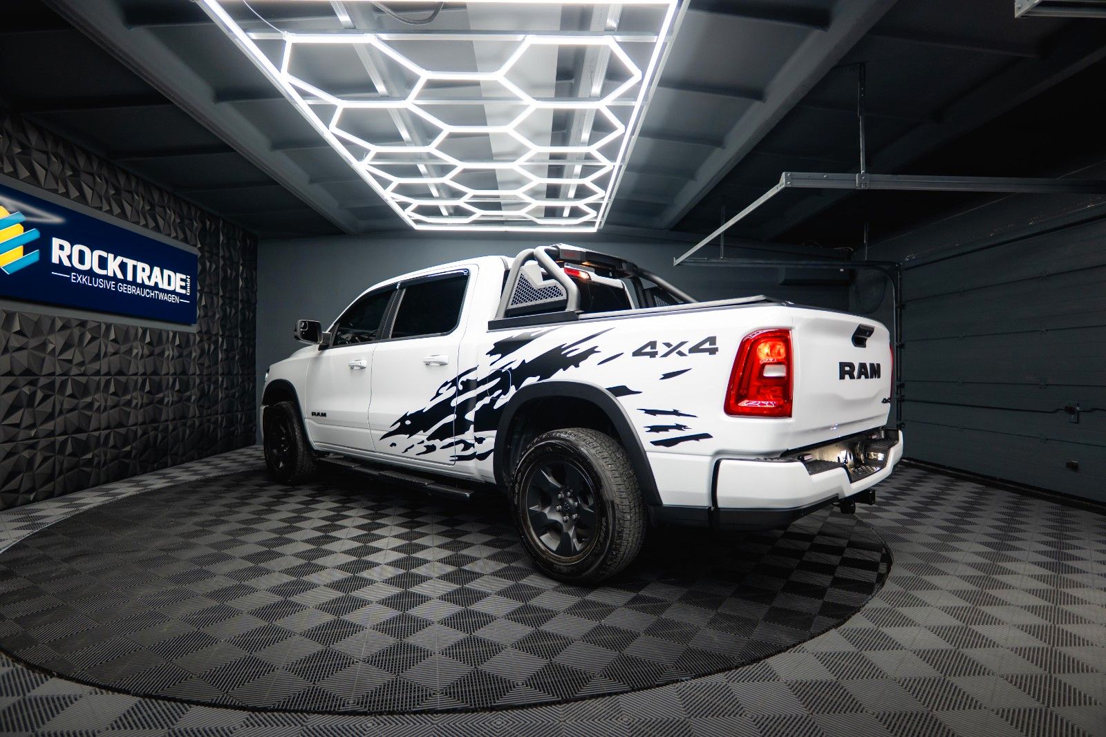 Fahrzeugabbildung Dodge RAM 3.6 V6 MY 25 Offroad Night-Paket ACC LED 19%