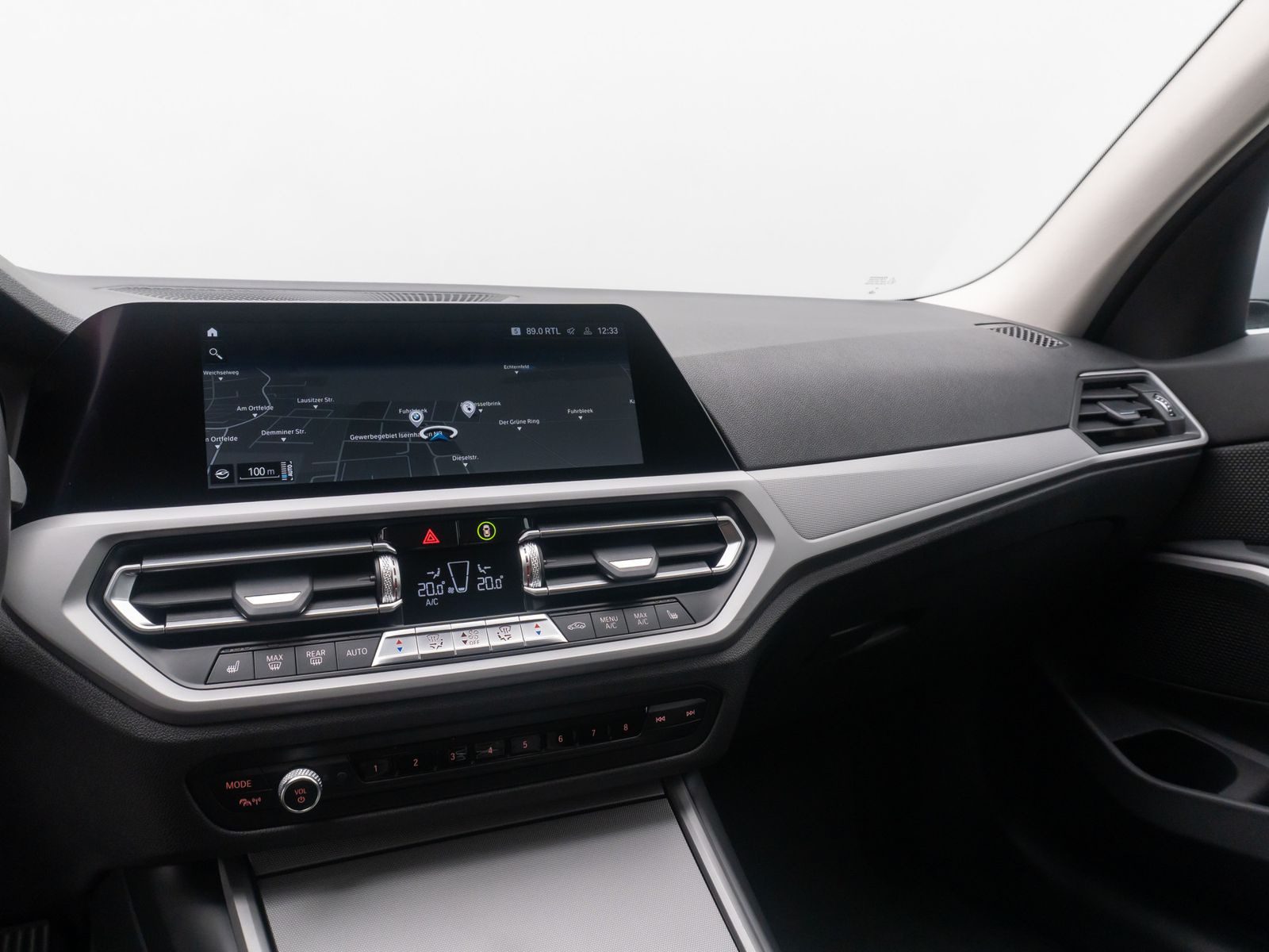 Fahrzeugabbildung BMW 330e Laser 360&deg;HUD DAB Komfort Alarm ACC AHK