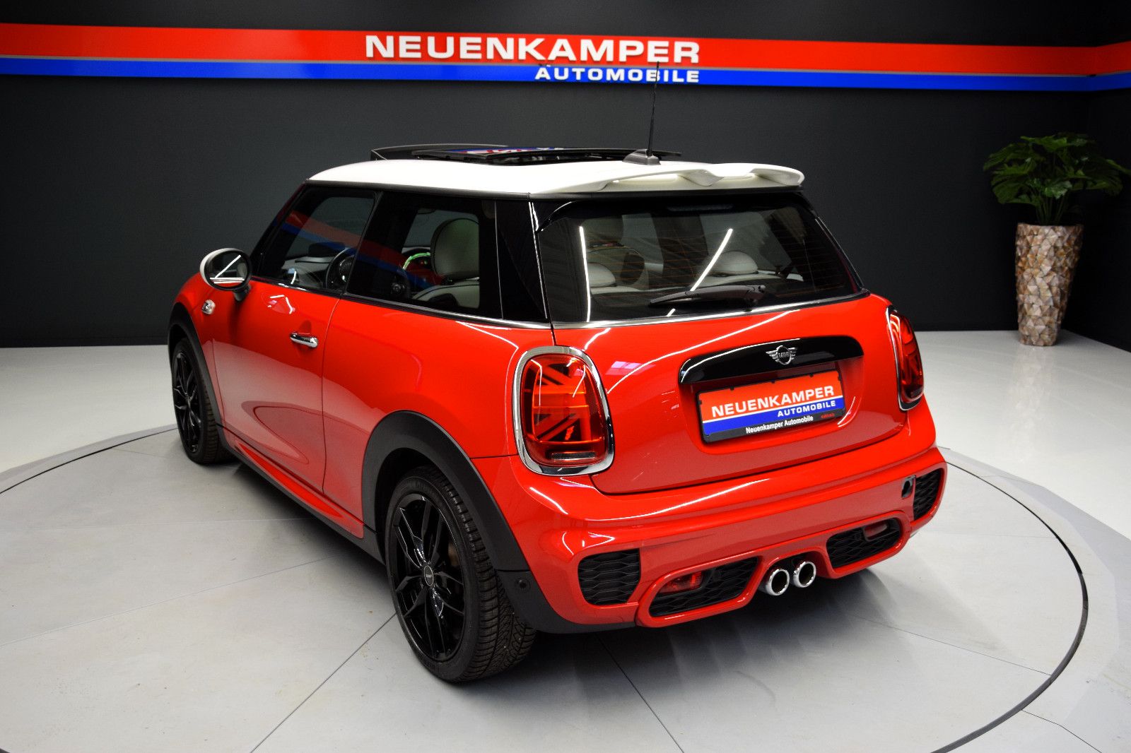 Fahrzeugabbildung MINI Cooper S Leder Panorama HeadUp ACC Works Paket