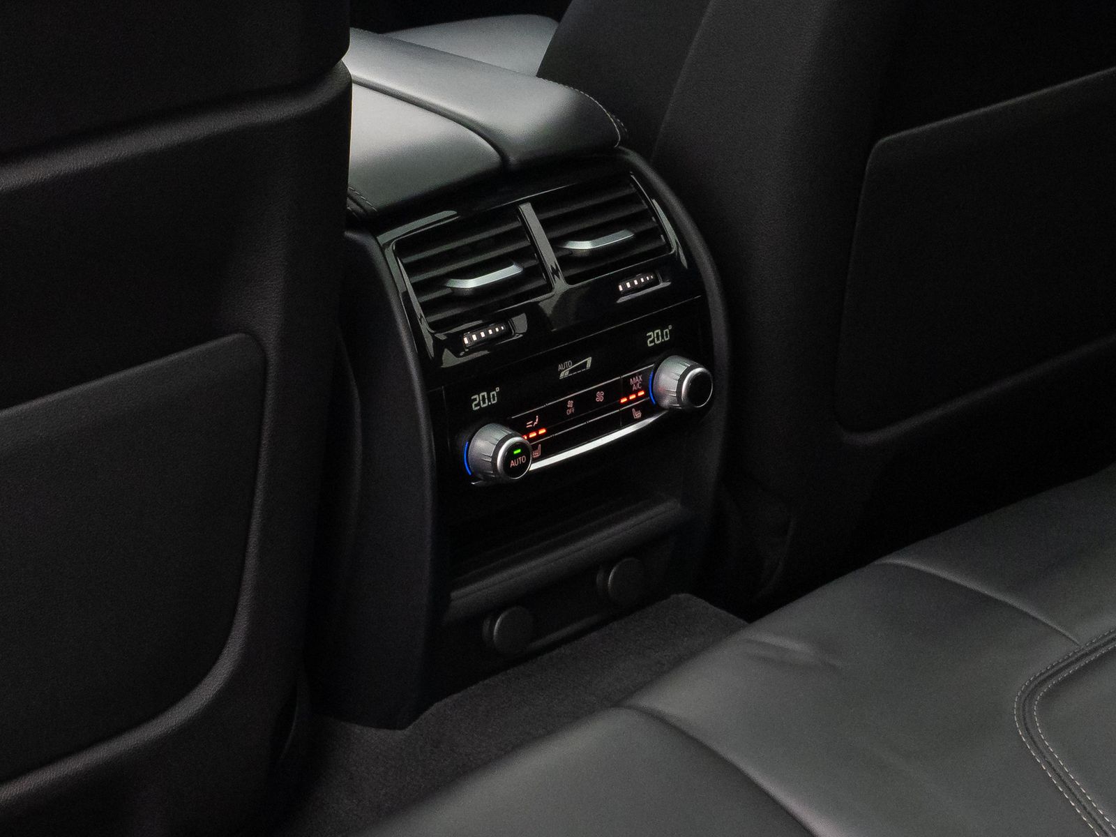 Fahrzeugabbildung BMW 540i xD SportLine Panorama HUD DAB HiFi 4xKlima