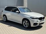 BMW X5M xDrive 30 d/HeadUp/Leder/Panorama/7Sitze.Top - BMW X5 in Düsseldorf