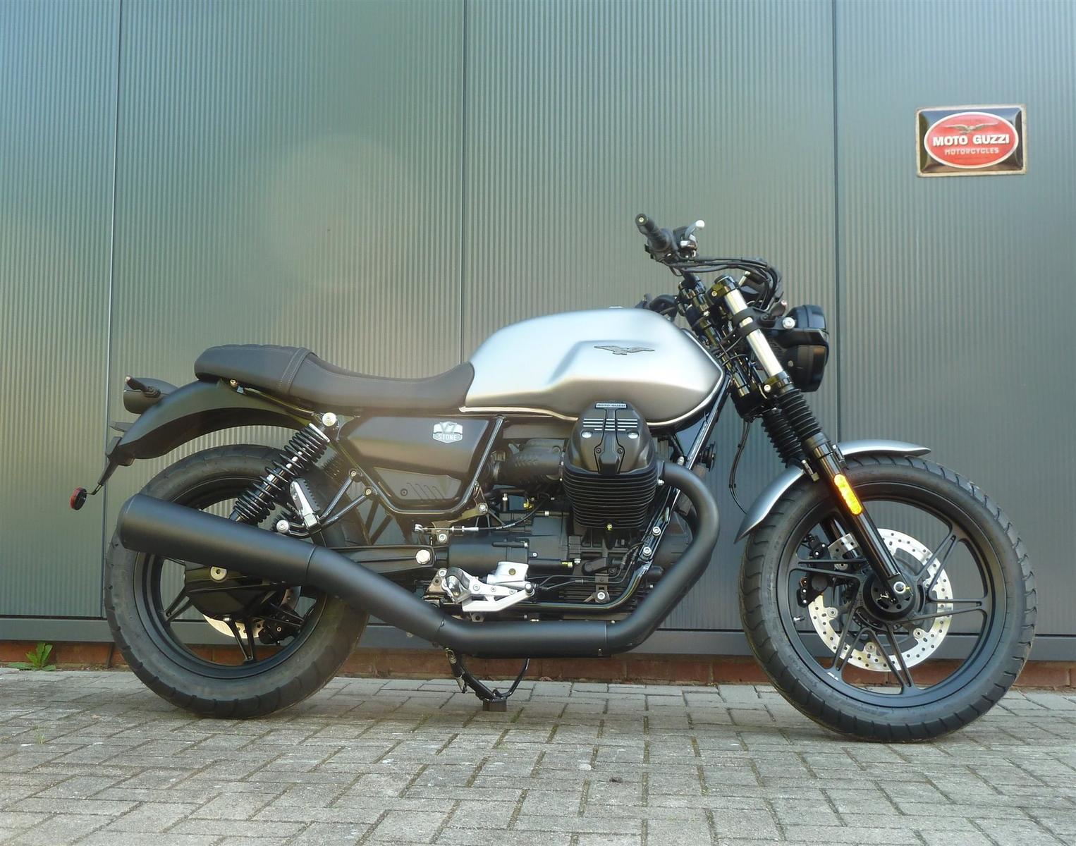 Moto Guzzi V7 Stone