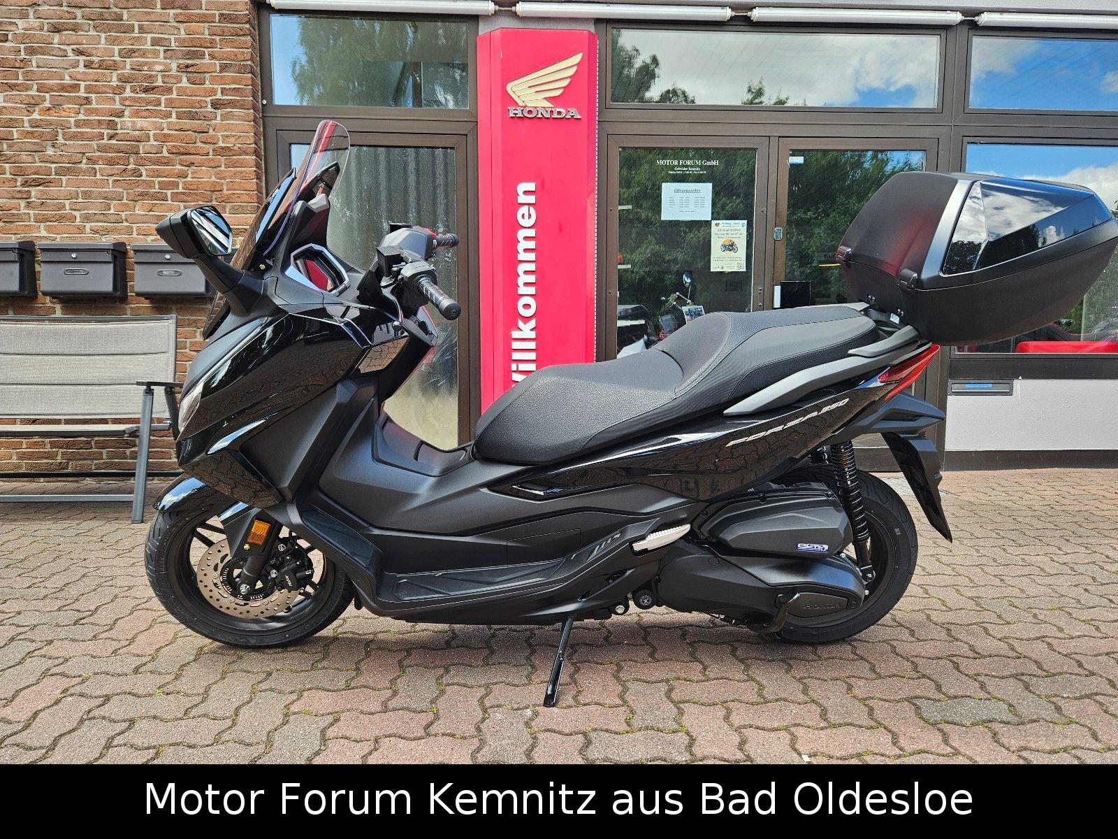 Honda Forza 350 mit Smart Top Case 2025