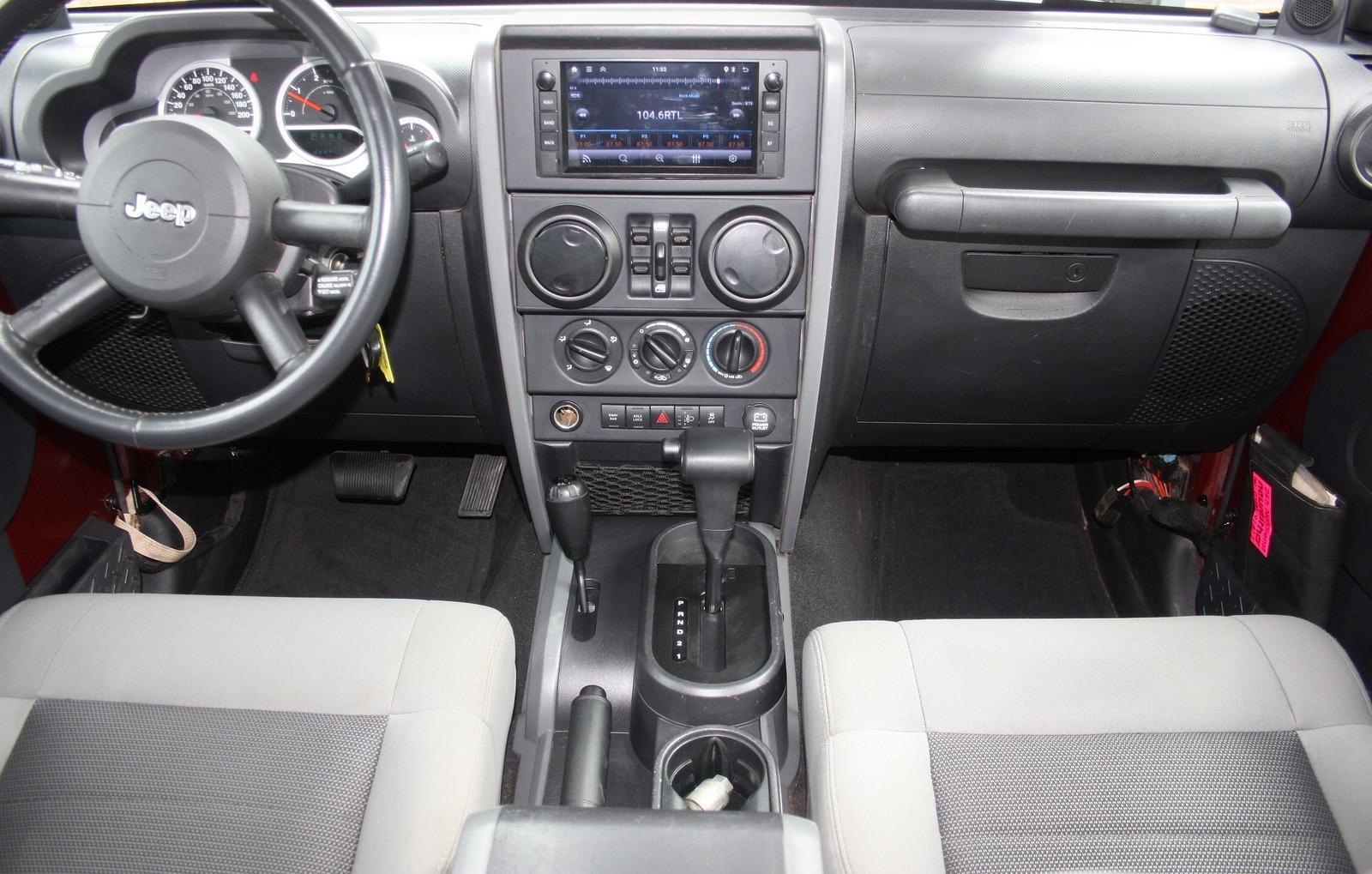 Jeep Wrangler Unlimited 2.8 CRD Sahara | 177 ch | BVA | Hard-top amovible | GPS | Apple CarPlay | Attelage | Régulateur