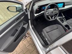 Fahrzeugabbildung Volkswagen Golf VIII Lim. Life Navi Massage Sitzh ACC Lane