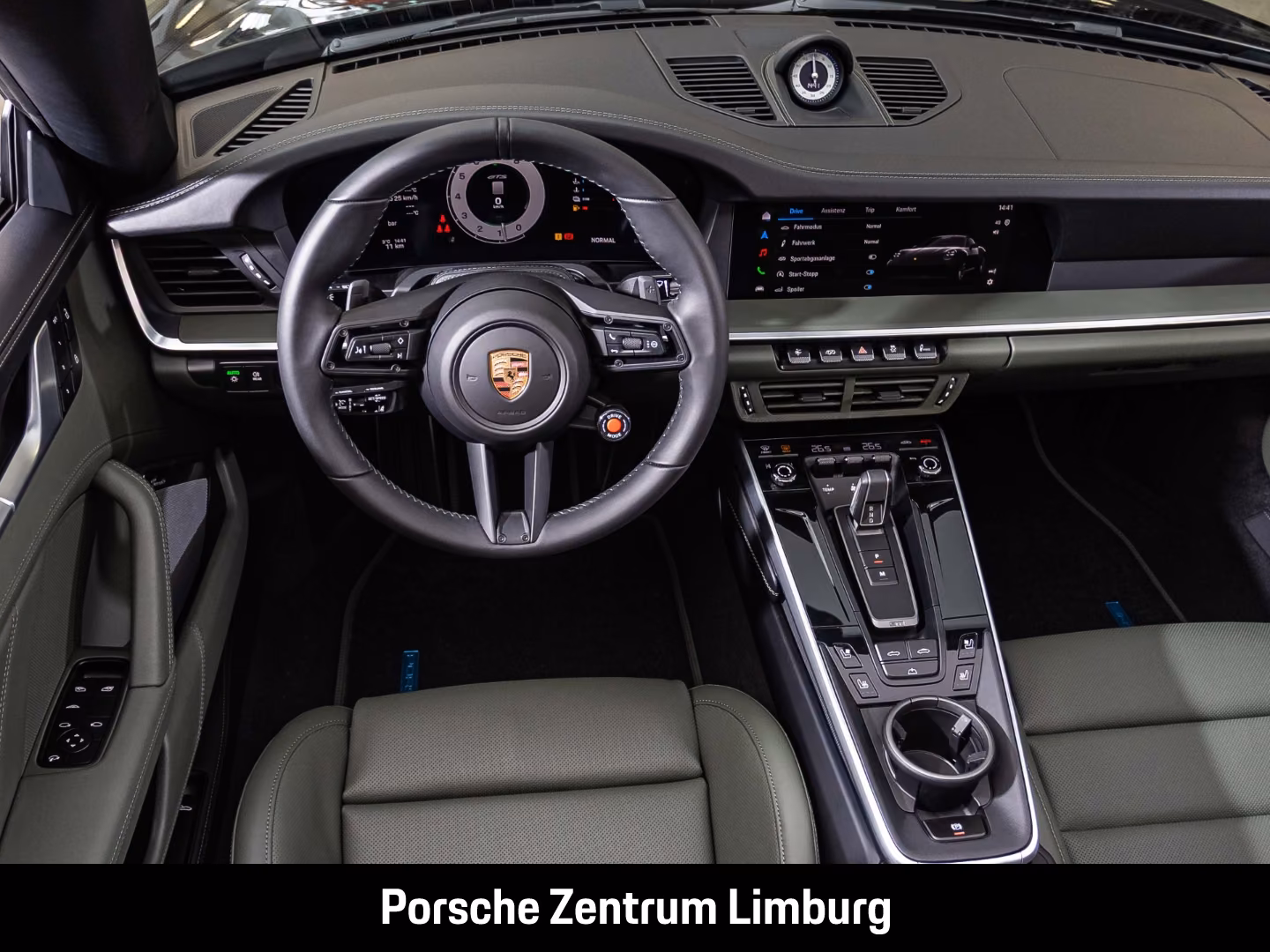 PORSCHE 992 911 CARRERA 4 GTS CABRIOLET