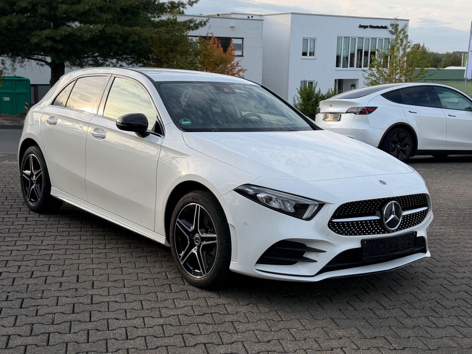 Mercedes-Benz A 250e AMG Edition LED Night Ambiente imagem 3