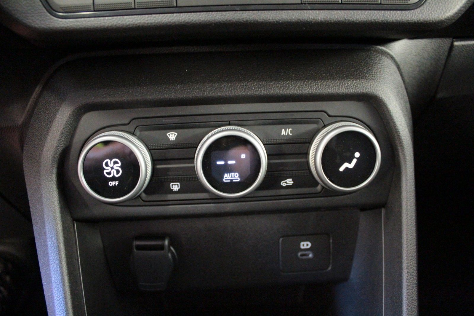 Fahrzeugabbildung Dacia Sandero TCe 90 auto Expression*15204*