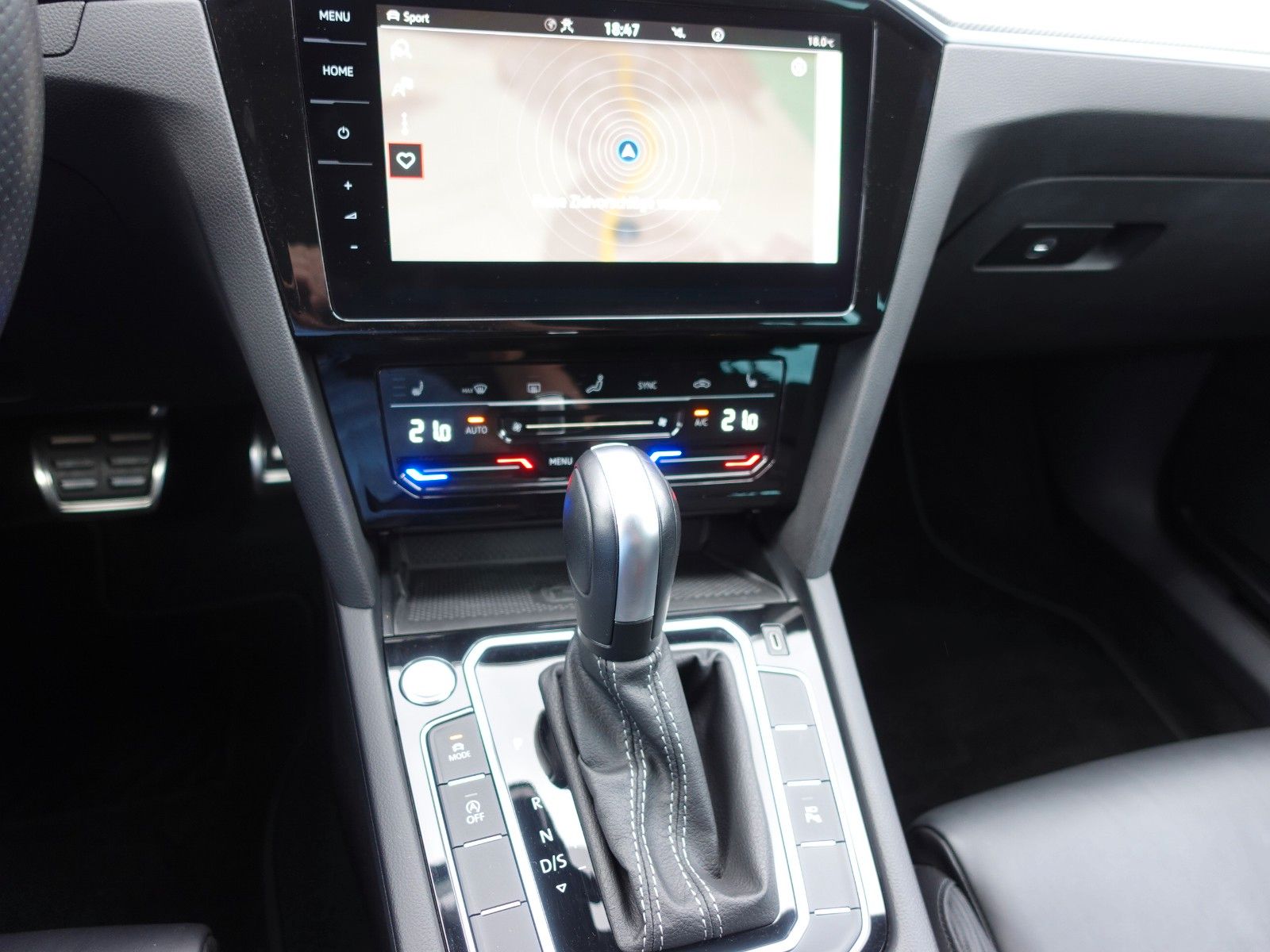 Fahrzeugabbildung Volkswagen Passat Variant 1.5 TSI OPF DSG R Line Pano/HarmK