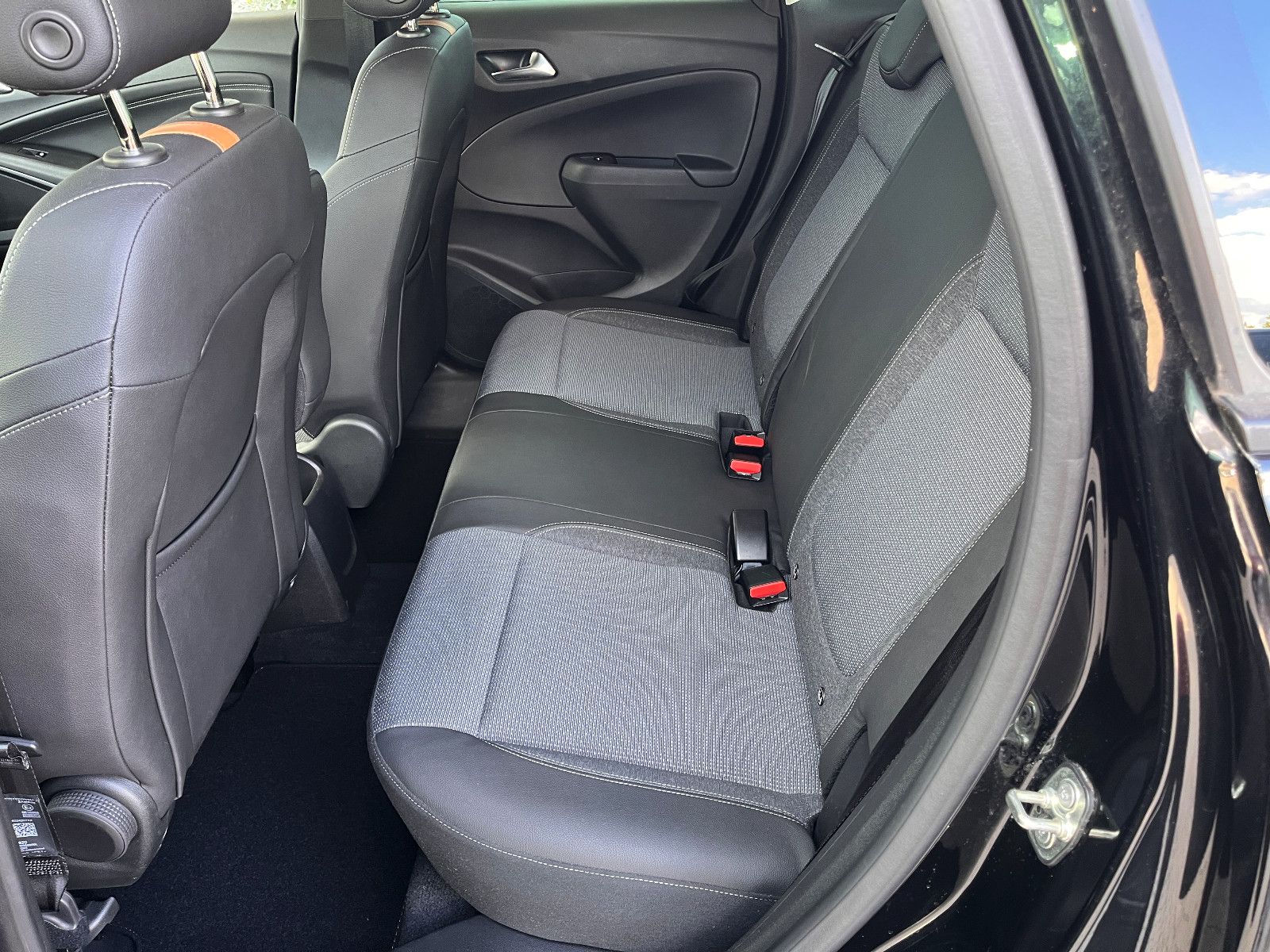 Fahrzeugabbildung Opel Crossland Elegance 1.2 Turbo