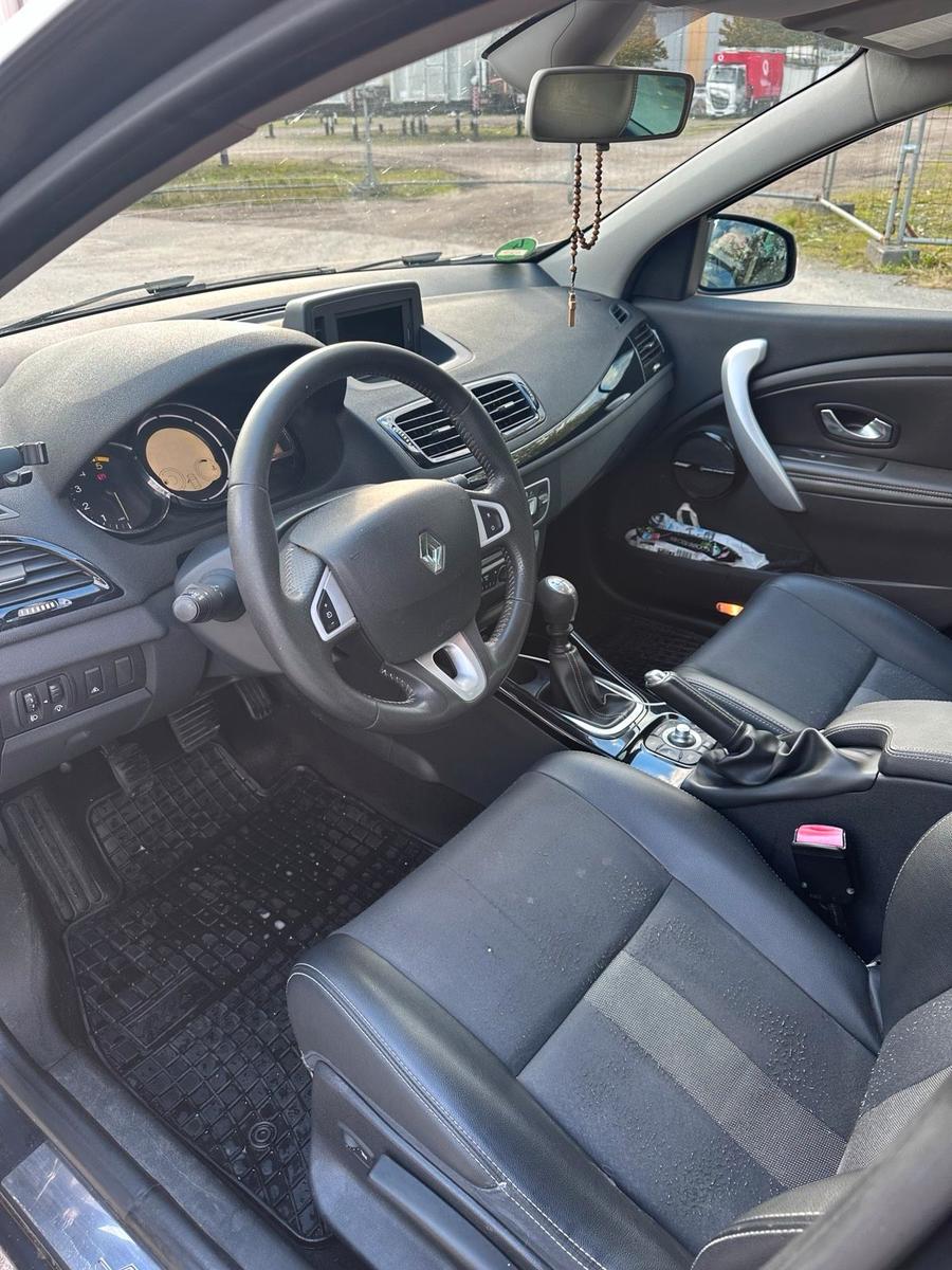 Renault Megane 2011 — photo 8