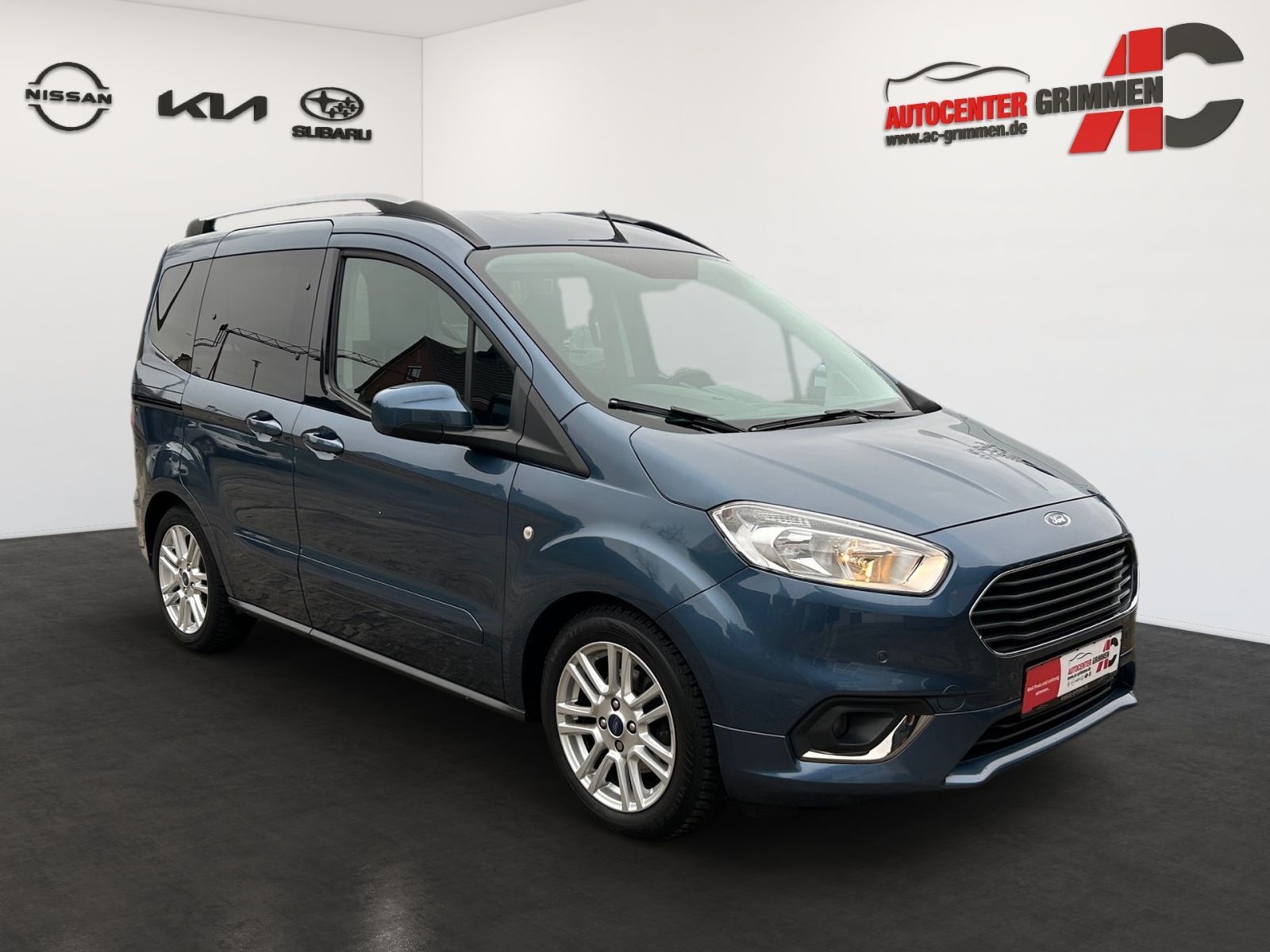 Fahrzeugabbildung Ford Tourneo Courier 1,0 Eco Boost Titanium AHK