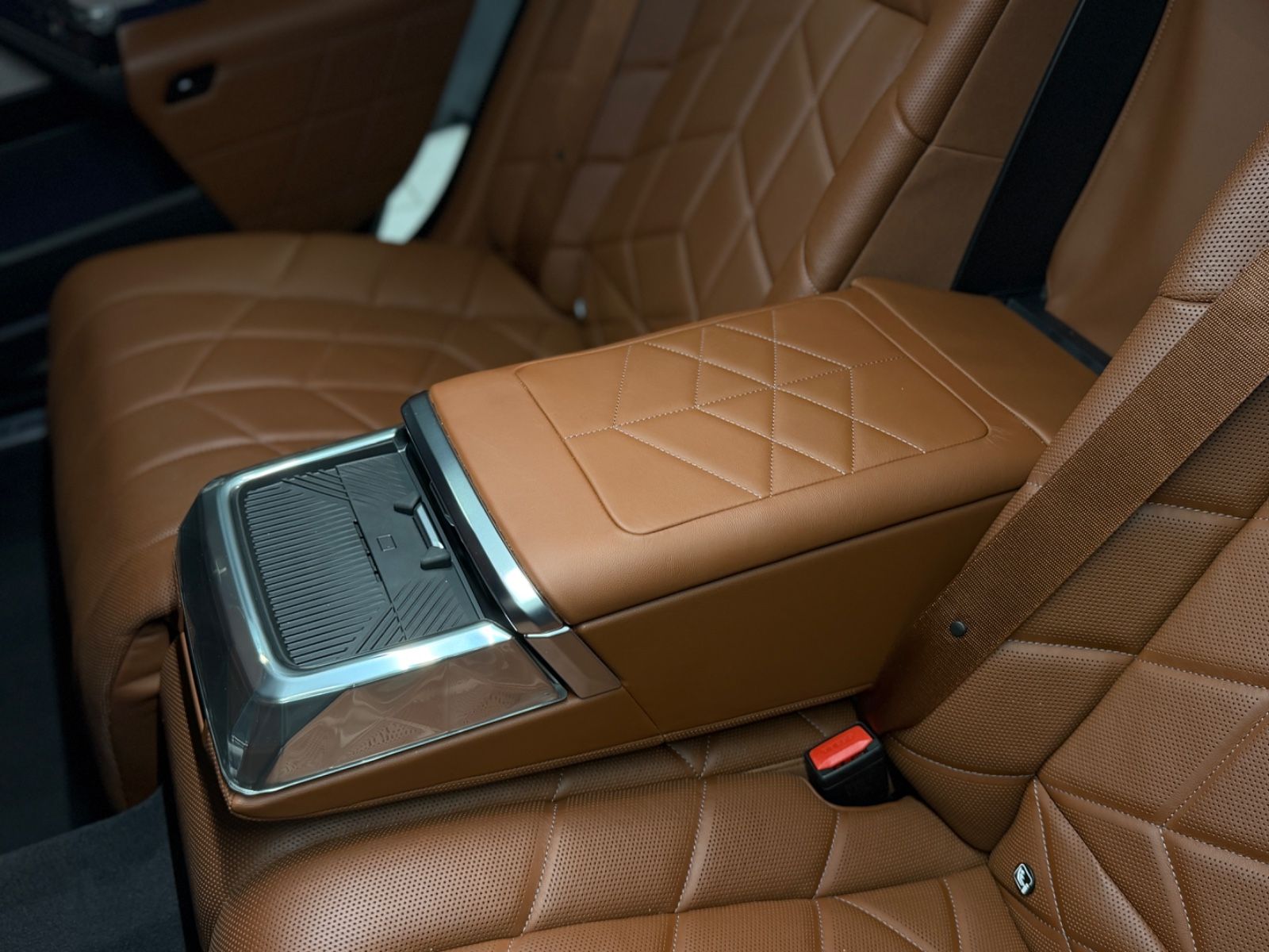 Fahrzeugabbildung BMW 750e xDrive M Sport Pro|TV|B&W|MASSAGE|SKY-LOUNG