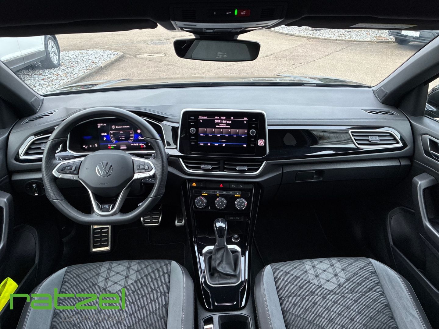 Fahrzeugabbildung Volkswagen T-Roc R-Line 1.5 TSI DSG LED ACC Dig. Cockpit Li
