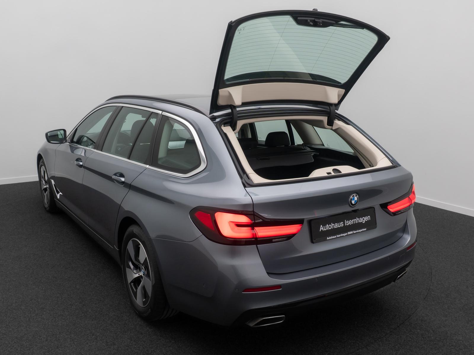 BMW 520d Kamera HUD Alarm Panorama DAB Leder Sport