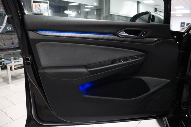 Fahrzeugabbildung Volkswagen Golf VIII Lim. R 4Motion|MATRIX|H/K|DCC|AMBIENTE