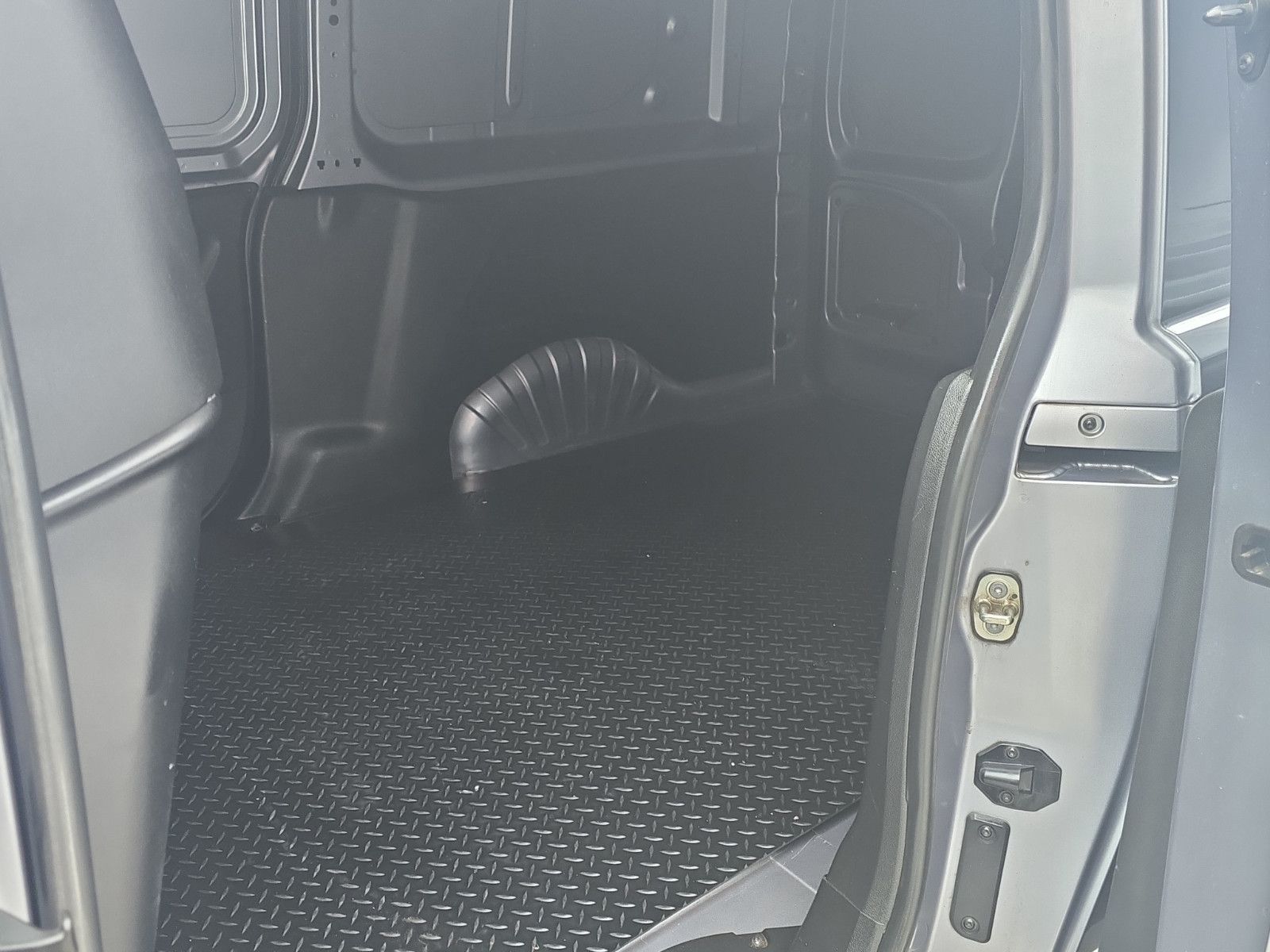 Fahrzeugabbildung Peugeot Partner Asphalt L2 AHK AUTOMATIK TEMPOMAT KAMERA