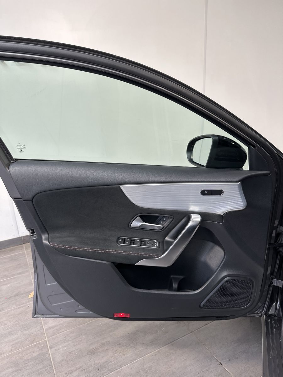 Fahrzeugabbildung Mercedes-Benz A 180 AMG-Line NAV+LED+PANORAMA+SHZ+NIGHT+19ZOLL