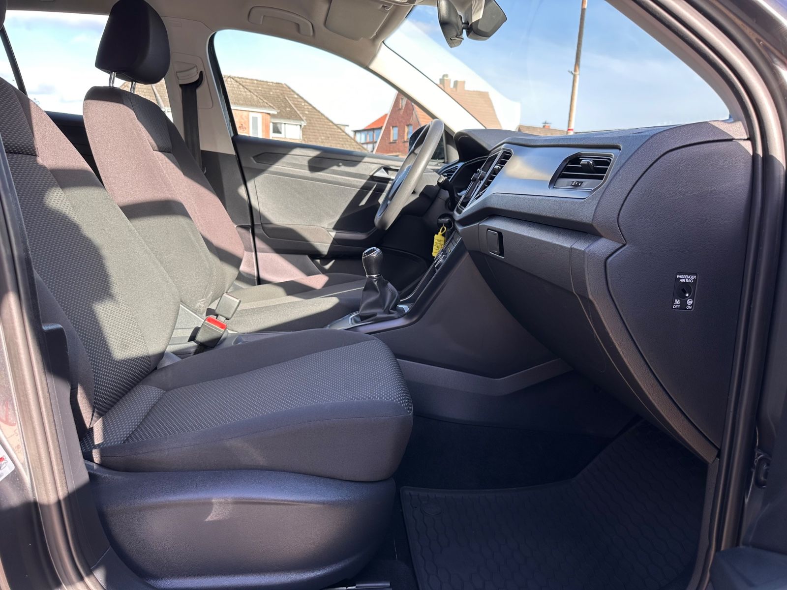Fahrzeugabbildung Volkswagen T-Roc 1.0 TSI AHK/Navi/APP/PDC/GJR/LM 16"