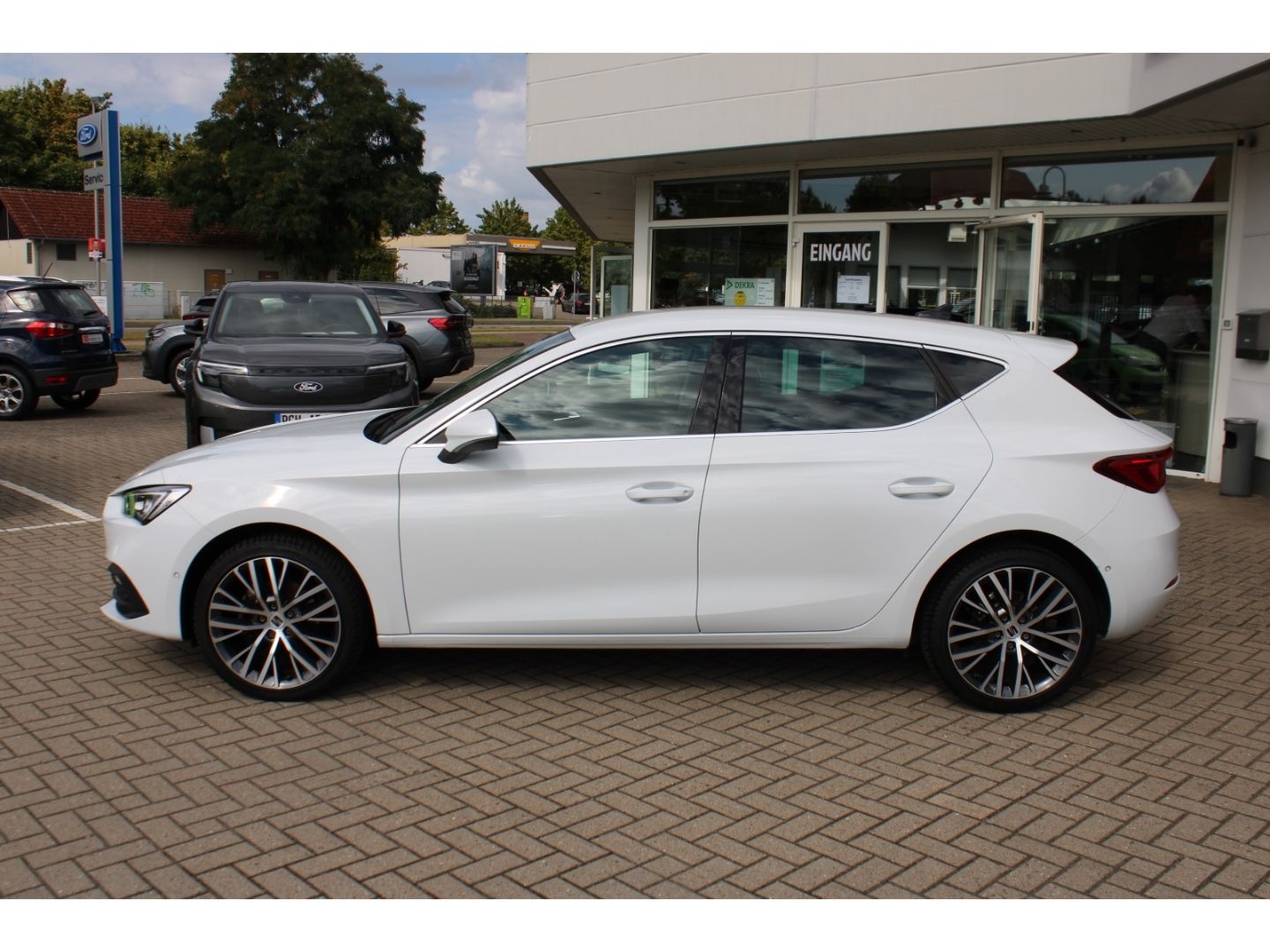 Fahrzeugabbildung SEAT Leon Xcellence DSG ACC LED TWA Full Link RFK GJR