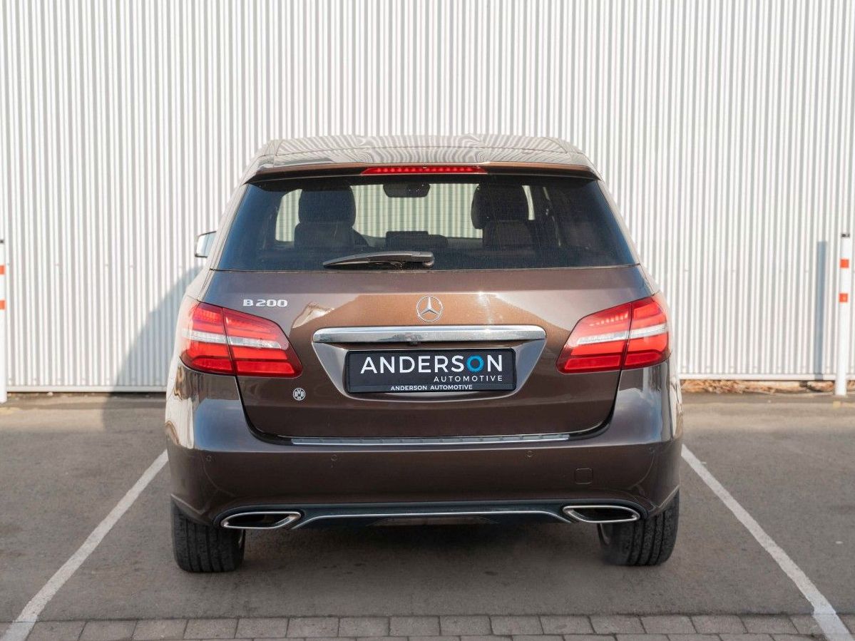 Fahrzeugabbildung Mercedes-Benz B 200 KAM PDC MFL XENON AHK -WENIG KM-