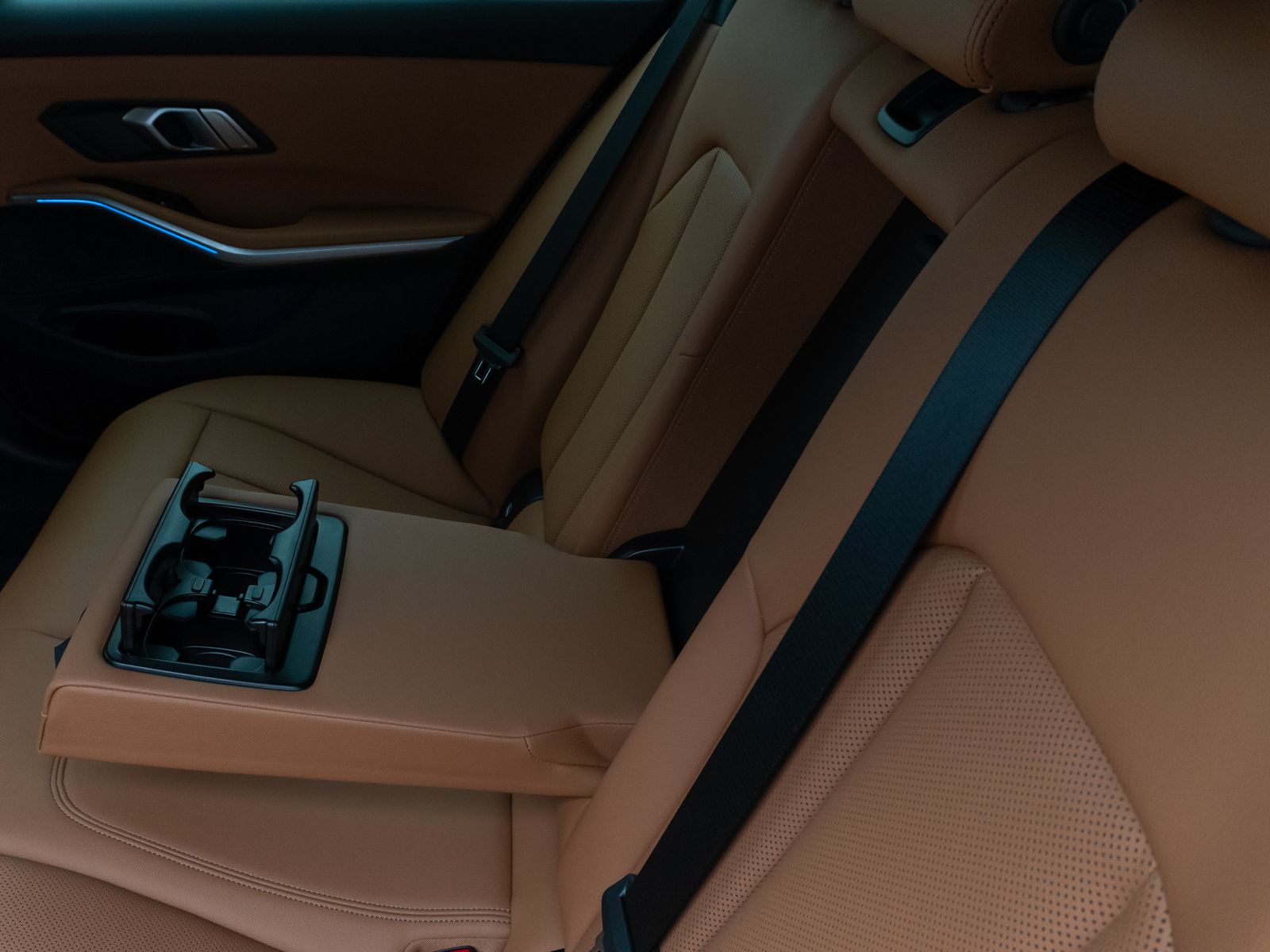 Fahrzeugabbildung BMW 330e  M Sport Kamera Laser HUD DAB HiFi Komfort