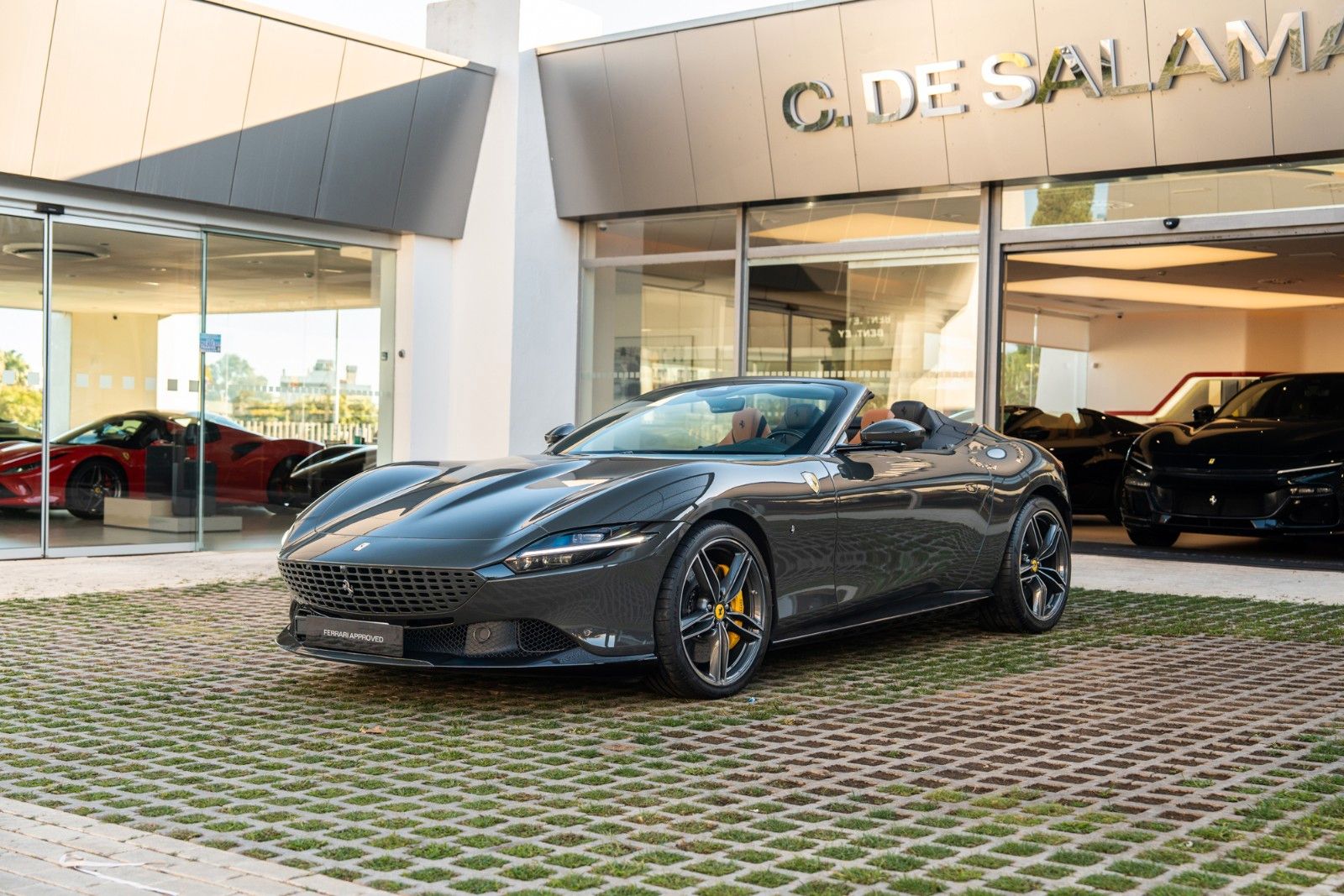 FERRARI Roma