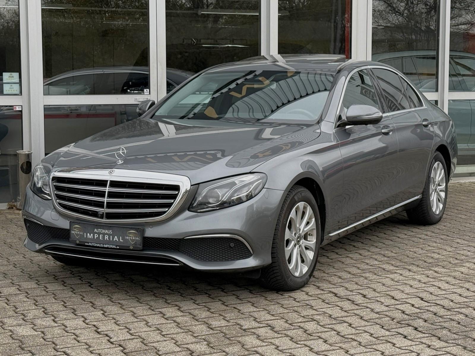 Mercedes-Benz E 220d Avantgarde LEDER+GSD+360°+COMAND+LED+AHK